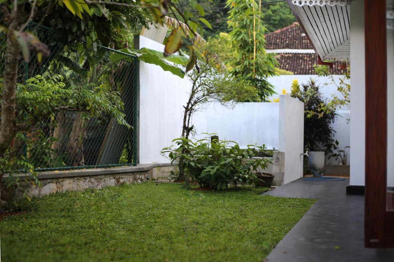 Triple Edge Villa Unawatuna Exterior foto